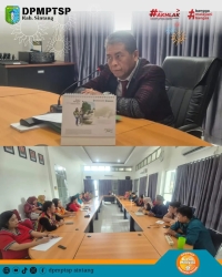 DPMPTSP Sintang Staff Meeting Discusses Discipline Evaluation, Budget, and Service Innovation