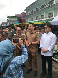 Sintang Officials Inspect Markets to Ensure Stable Food Supplies for Idul Fitri