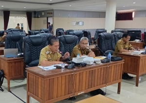 Kepala DPMPTSP Kabupaten Sintang Hadiri Rapat Kerja Evaluasi dan Perencanaan Bersama Komisi D DPRD