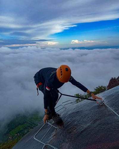 Kenapa ke bukit kelam